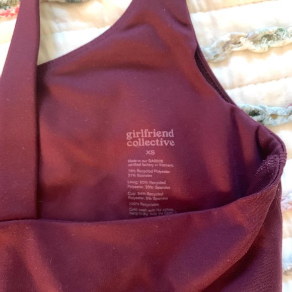 Girlfriend Collective - Lou V Neck Back Sports Bra - Plum, Size XS - Picture 2 of 2